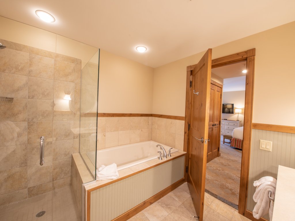 Comfortable, Spacious 2BR Mountaineer Square Condo Vacation Rental in Crested Butte - RedAwning