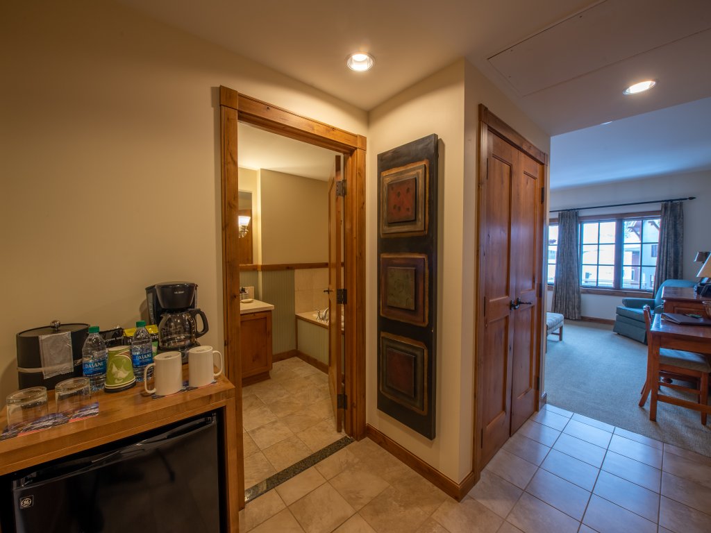 Comfortable 1 Bedroom Condo - Slopeside Vacation Rental in Crested Butte - RedAwning