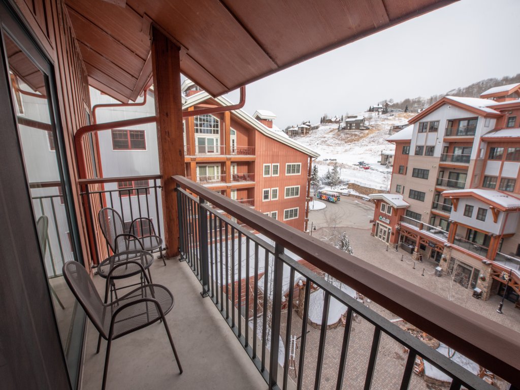 Comfortable 1 Bedroom Condo - Slopeside Vacation Rental in Crested Butte - RedAwning