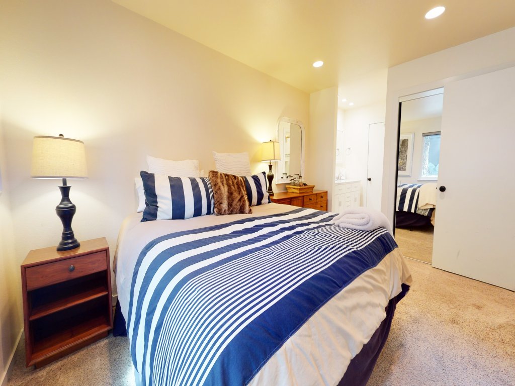 Mammoth Estates 234 5-Star Mountain Modern remodeled Condo with Private Washer Dryer in Prime location Vacation Rental in Mammoth Lakes - RedAwning