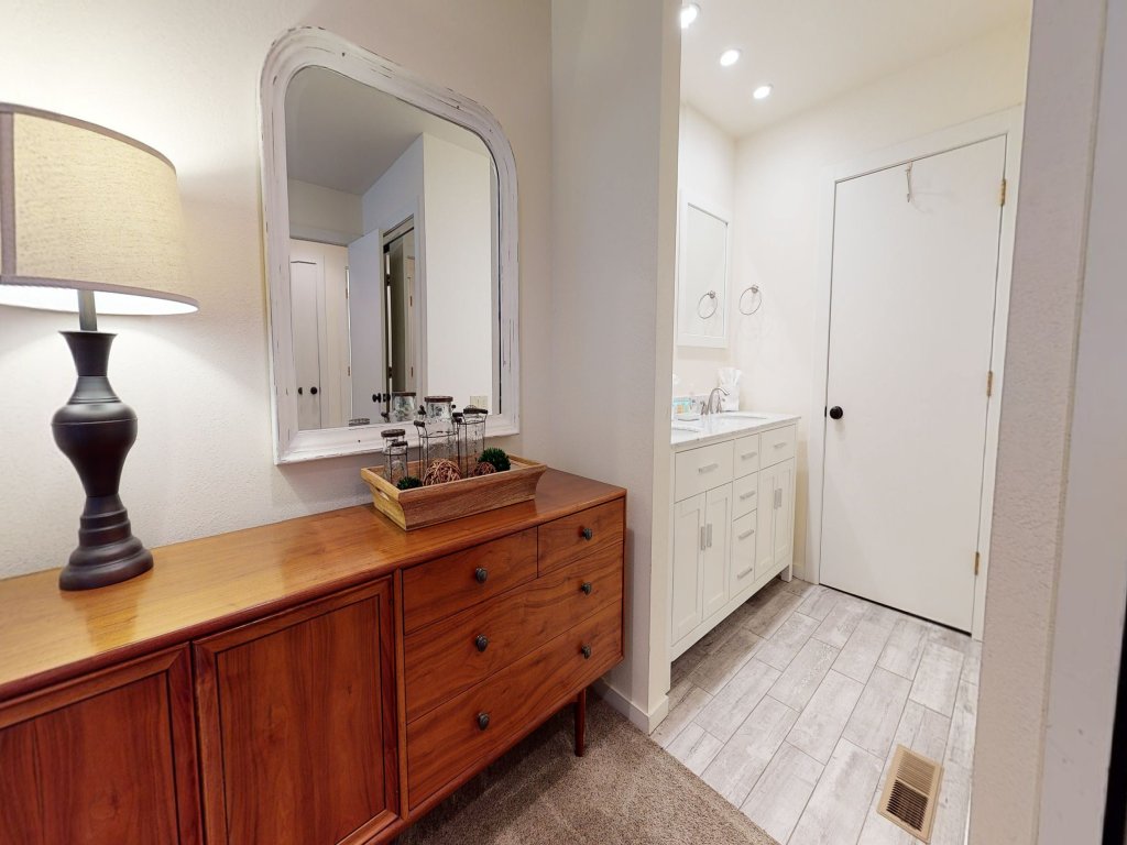 Mammoth Estates 234 5-Star Mountain Modern remodeled Condo with Private Washer Dryer in Prime location Vacation Rental in Mammoth Lakes - RedAwning