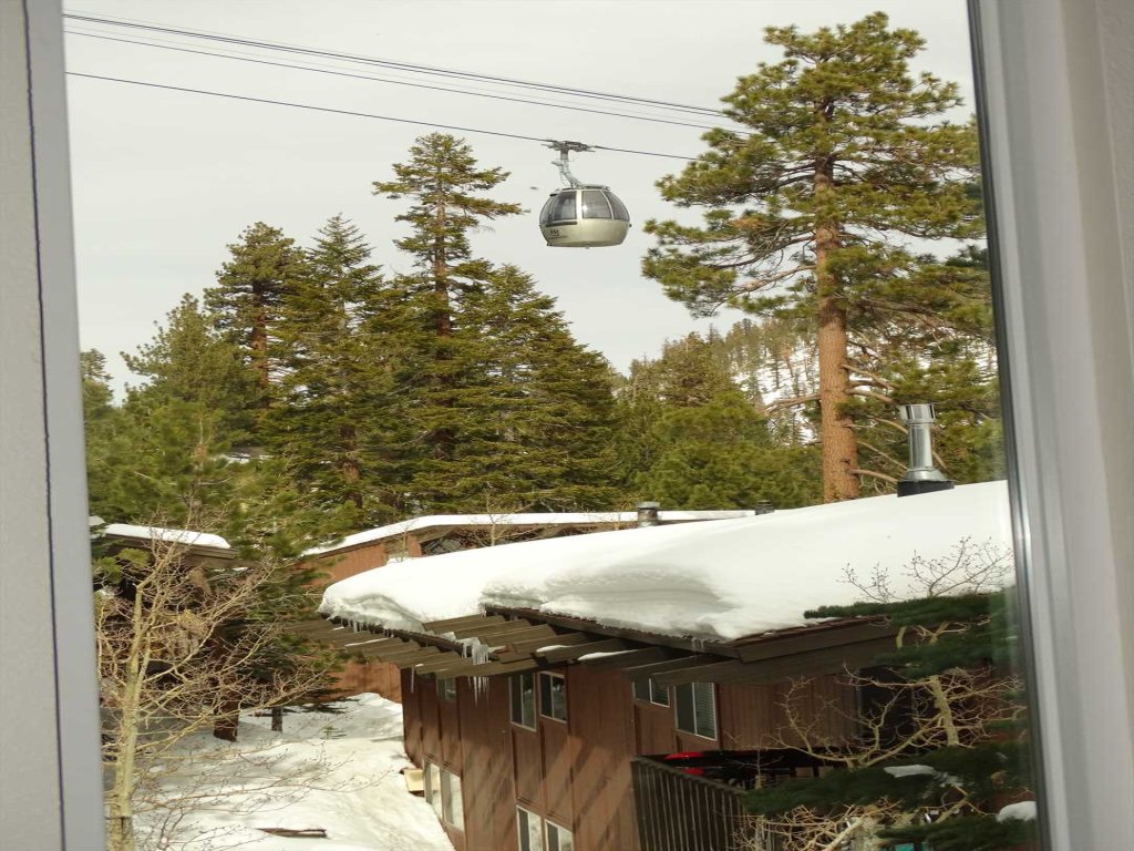 Mammoth Estates 234 5-Star Mountain Modern remodeled Condo with Private Washer Dryer in Prime location Vacation Rental in Mammoth Lakes - RedAwning