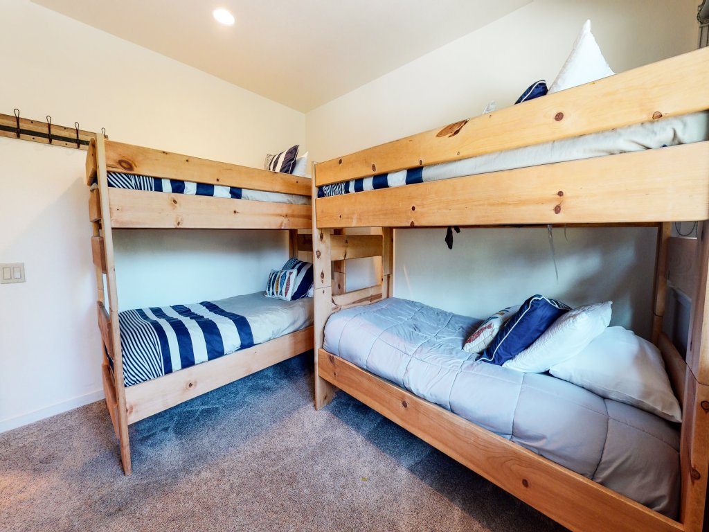 Mammoth Estates 234 5-Star Mountain Modern remodeled Condo with Private Washer Dryer in Prime location Vacation Rental in Mammoth Lakes - RedAwning