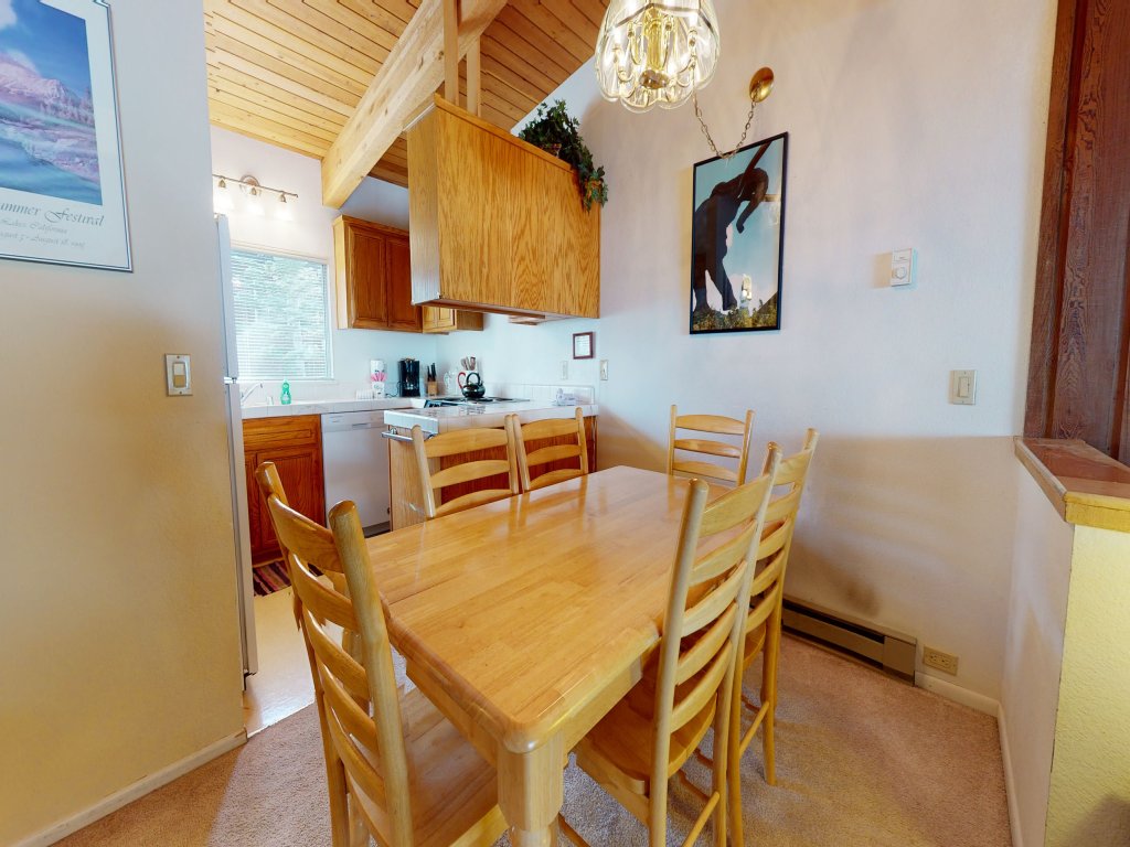 Mammoth Estates 133 Light and Bright Family favorite with Spacious Floorplan Vacation Rental in Mammoth Lakes - RedAwning