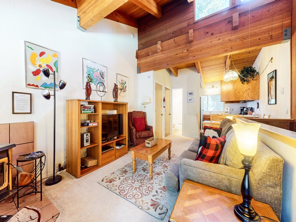 Mammoth Estates 133 Light and Bright Family favorite with Spacious Floorplan Vacation Rental in Mammoth Lakes - RedAwning