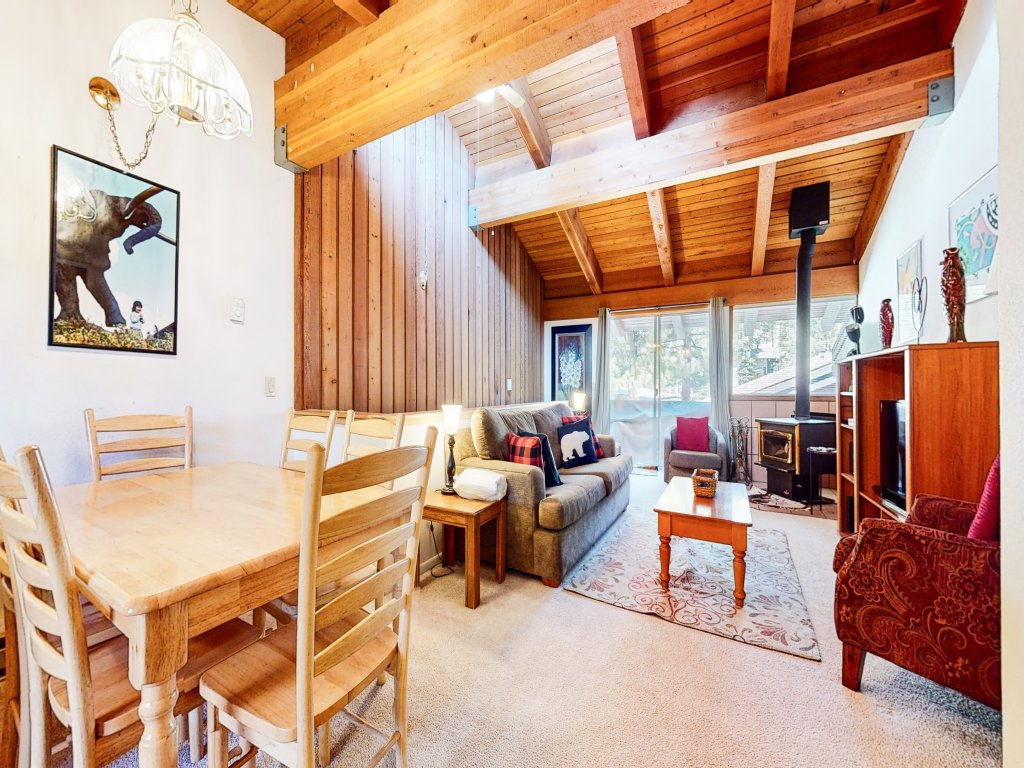 Mammoth Estates 133 Light and Bright Family favorite with Spacious Floorplan Vacation Rental in Mammoth Lakes - RedAwning