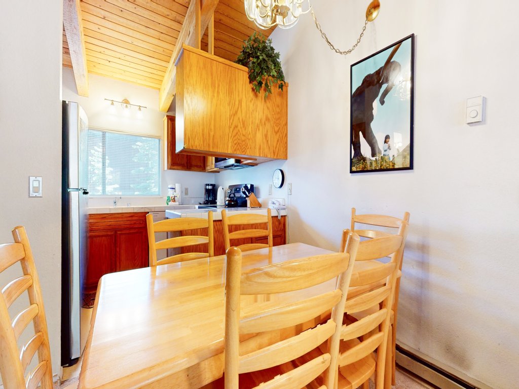 Mammoth Estates 133 Light and Bright Family favorite with Spacious Floorplan Vacation Rental in Mammoth Lakes - RedAwning