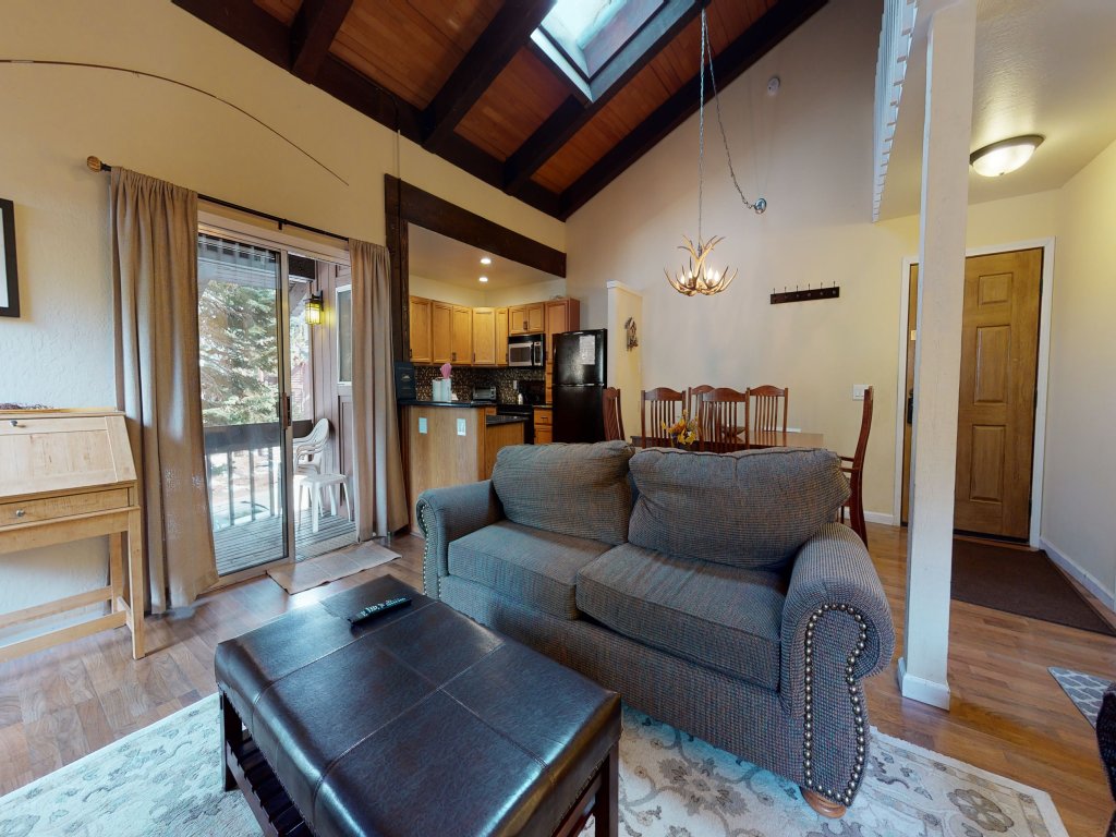 Mammoth Estates 139 Updated Large Floorplan, Perfect for families, Steps from The Village Gondola Vacation Rental in Mammoth Lakes - RedAwning