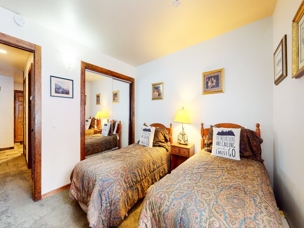 Mammoth Estates 120 Pet-Friendly, Fabulous location, Great for Groups, Walk to Village Gondola Vacation Rental in Mammoth Lakes - RedAwning