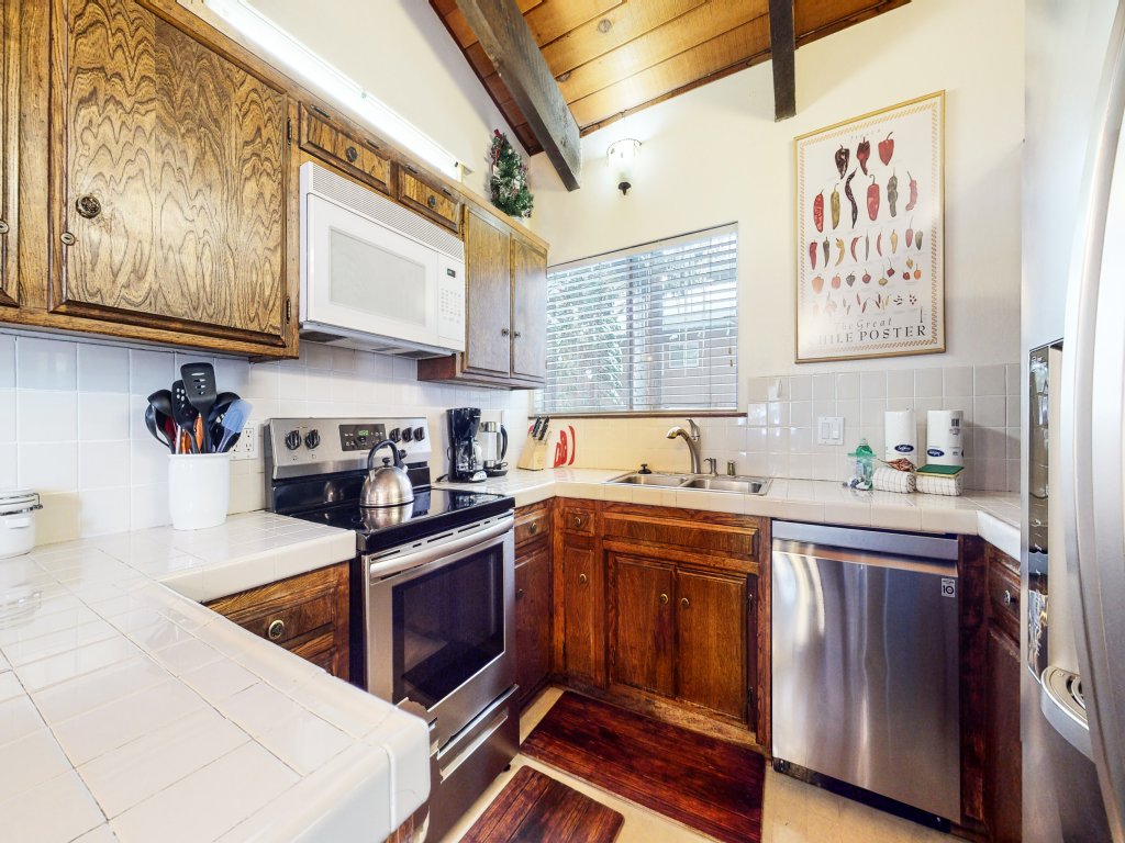 Mammoth Estates 120 Pet-Friendly, Fabulous location, Great for Groups, Walk to Village Gondola Vacation Rental in Mammoth Lakes - RedAwning