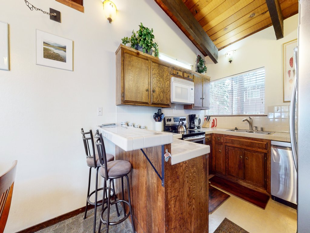 Mammoth Estates 120 Pet-Friendly, Fabulous location, Great for Groups, Walk to Village Gondola Vacation Rental in Mammoth Lakes - RedAwning