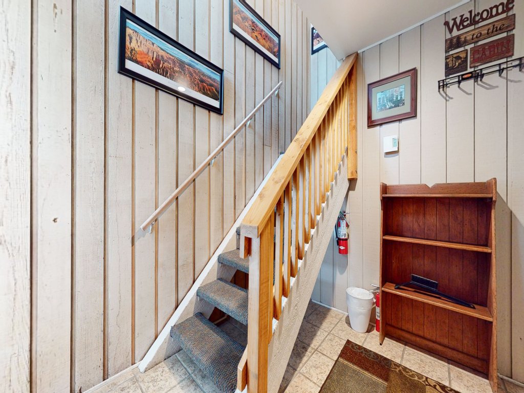 Mammoth Estates 127 Large Mountain Cabin, Private Washer Dryer, Phenomenal location, Steps from The Village Vacation Rental in Mammoth Lakes - RedAwning