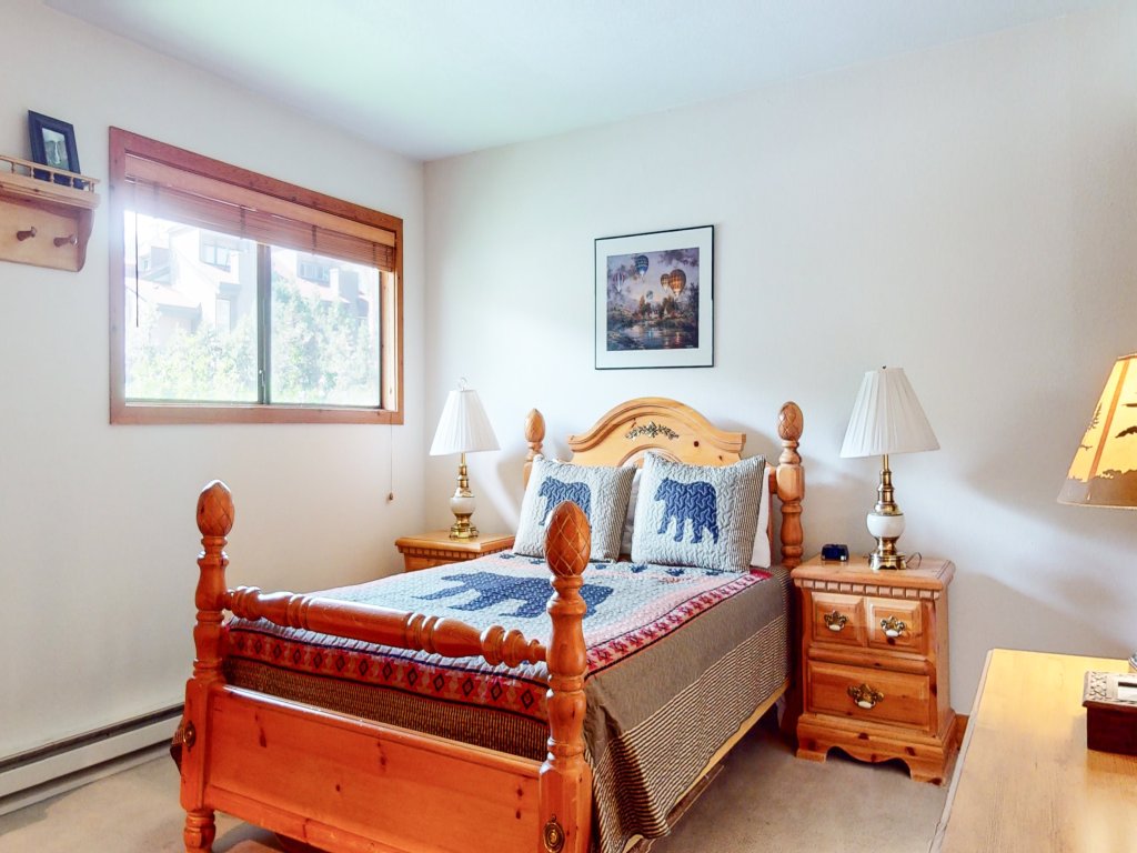Rainbow Villas 1 Charming Boutique complex, Dual Master Suites, Forest Mountain Views Vacation Rental in Mammoth Lakes - RedAwning