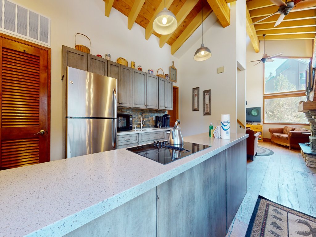 Rainbow Villas 1 Charming Boutique complex, Dual Master Suites, Forest Mountain Views Vacation Rental in Mammoth Lakes - RedAwning