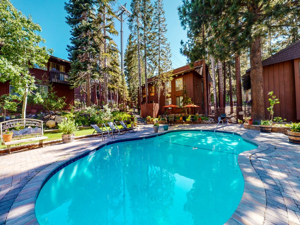 Mammoth Estates 203 Pet-friendly Large Mountain Condo with Wood Burning Fireplace Vacation Rental in Mammoth Lakes - RedAwning