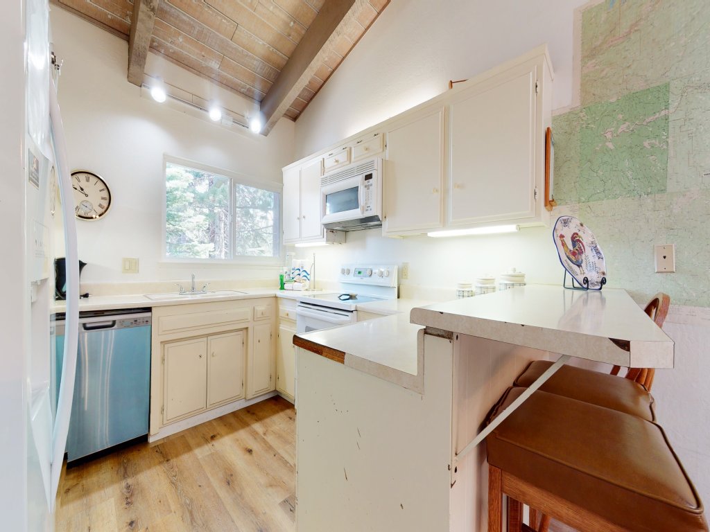 Mammoth Estates 203 Pet-friendly Large Mountain Condo with Wood Burning Fireplace Vacation Rental in Mammoth Lakes - RedAwning