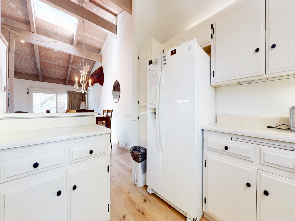 Mammoth Estates 203 Pet-friendly Large Mountain Condo with Wood Burning Fireplace Vacation Rental in Mammoth Lakes - RedAwning