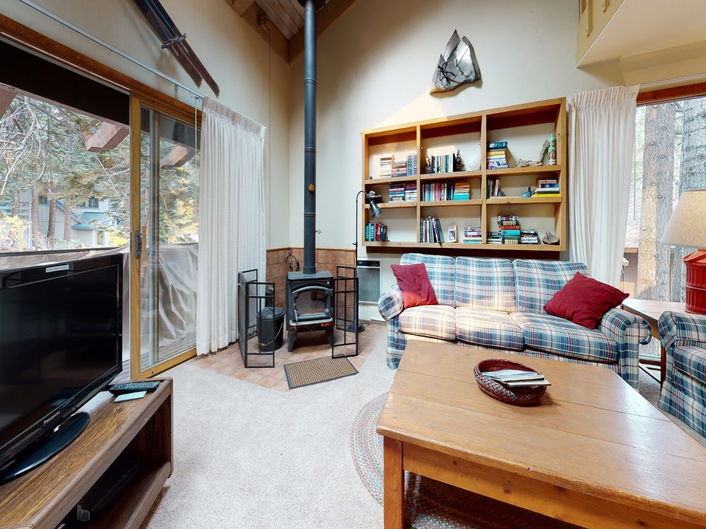 Mammoth Estates 111 Well crafted, Prime location, Walk to The Village Gondola Vacation Rental in Mammoth Lakes - RedAwning