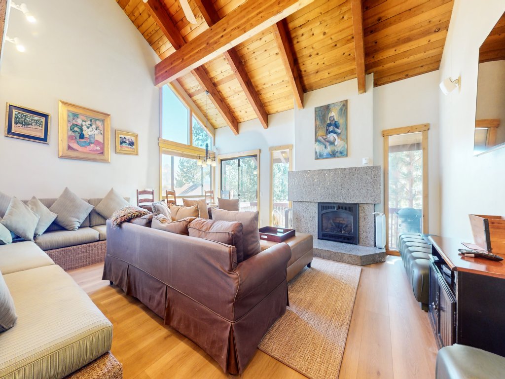 Val DIsere #10 Vacation Rental in Mammoth Lakes - RedAwning