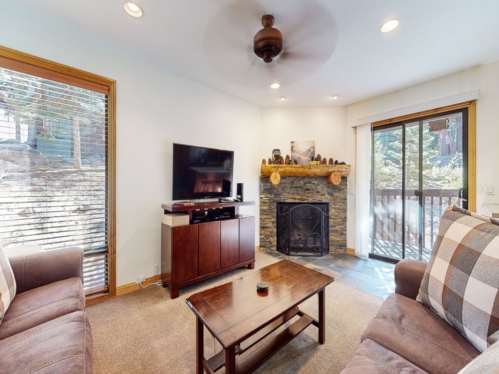 Mammoth Estates 110 Prime Location, Near Jacuzzi pool, Walk to The Village Gondola Vacation Rental in Mammoth Lakes - RedAwning