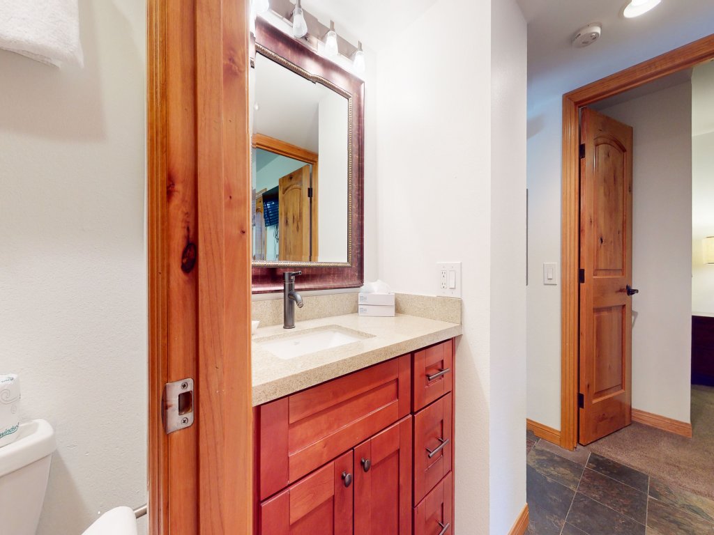 Mammoth Estates 110 Prime Location, Near Jacuzzi pool, Walk to The Village Gondola Vacation Rental in Mammoth Lakes - RedAwning
