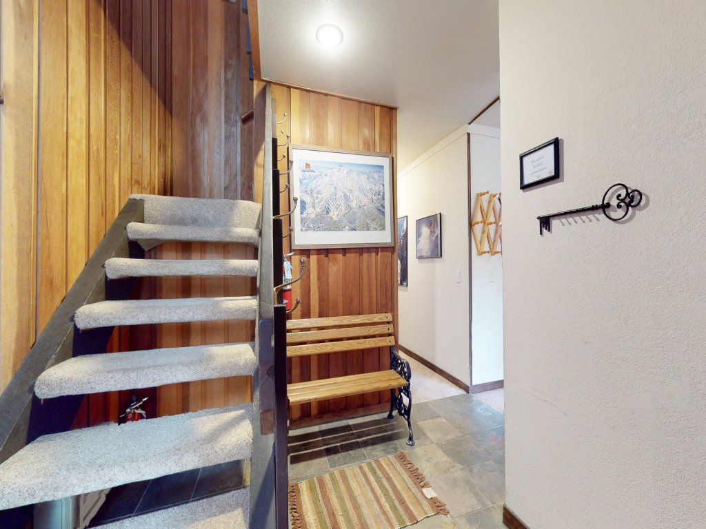 Mammoth Estates 129 Rustic Spacious condo. Prime location, Bus stop near by, Walk to The Village Vacation Rental in Mammoth Lakes - RedAwning