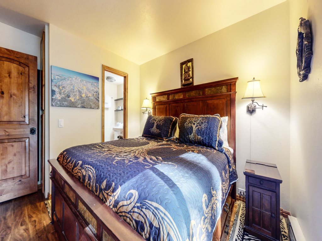 Mammoth Estates 137 Uniquely designed, Gas Fireplace, Phenomenal location, Walk to The Village Vacation Rental in Mammoth Lakes - RedAwning