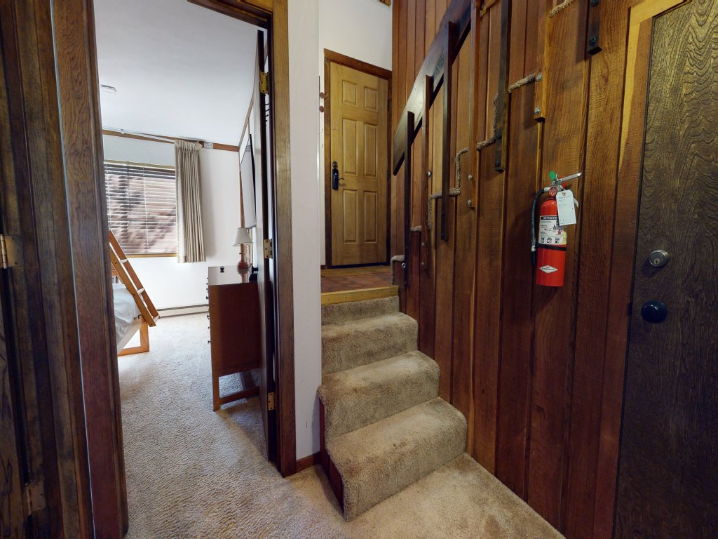 Mammoth Estates 219 Vintage Mountain Cabin at Mammoth, Walk to The Village Vacation Rental in Mammoth Lakes - RedAwning
