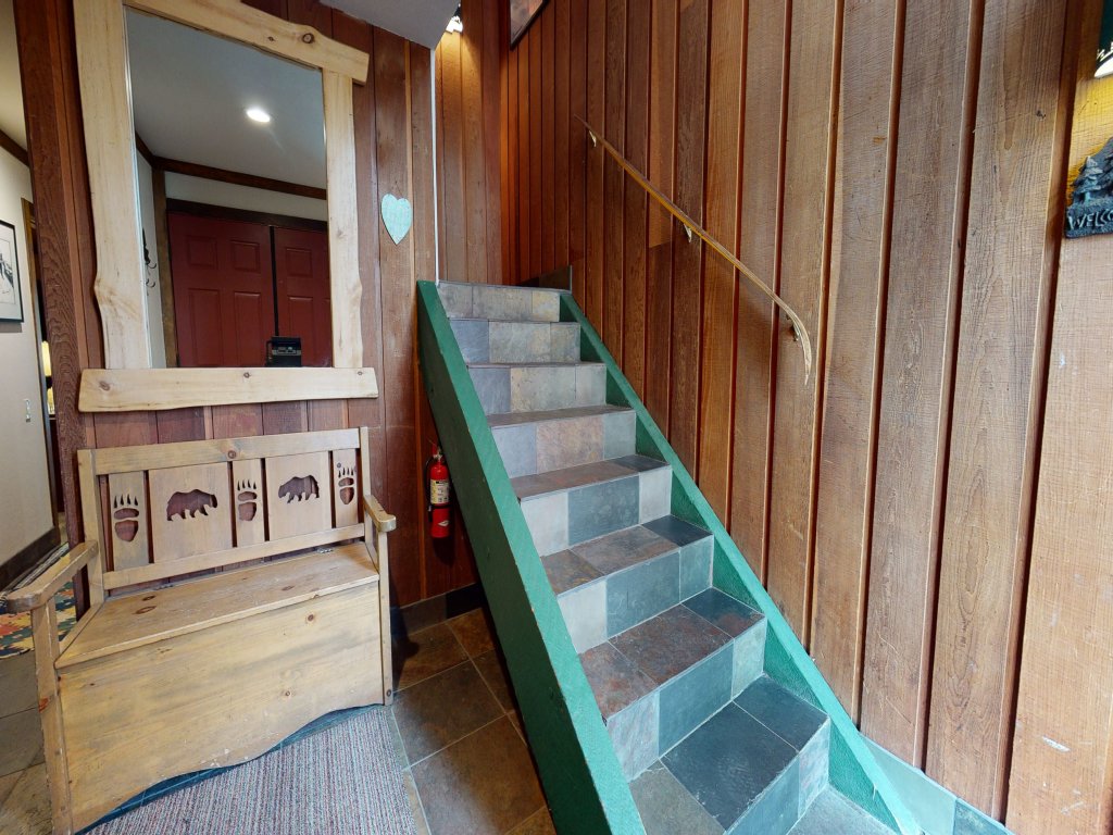 Mammoth Estates 215 Artistic design Mountain Cabin, Fabulous location, Walk to The Village Vacation Rental in Mammoth Lakes - RedAwning