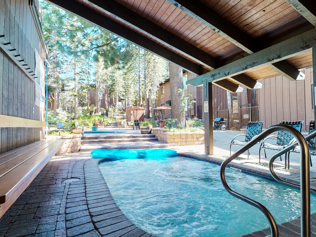 Mammoth Estates 103 Great Value Studio, Steps from The Village, Gondola and more. Vacation Rental in Mammoth Lakes - RedAwning