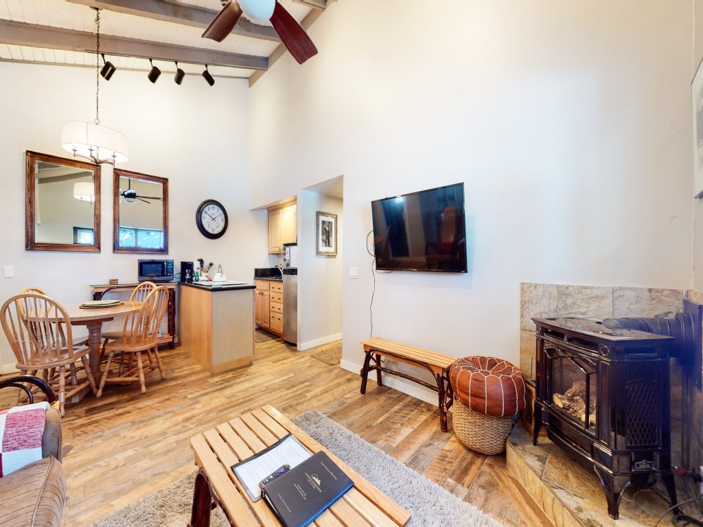 Mammoth Estates 108 Mountain Design Studio, Phenomenal location, Walk to The Village Gondola Vacation Rental in Mammoth Lakes - RedAwning