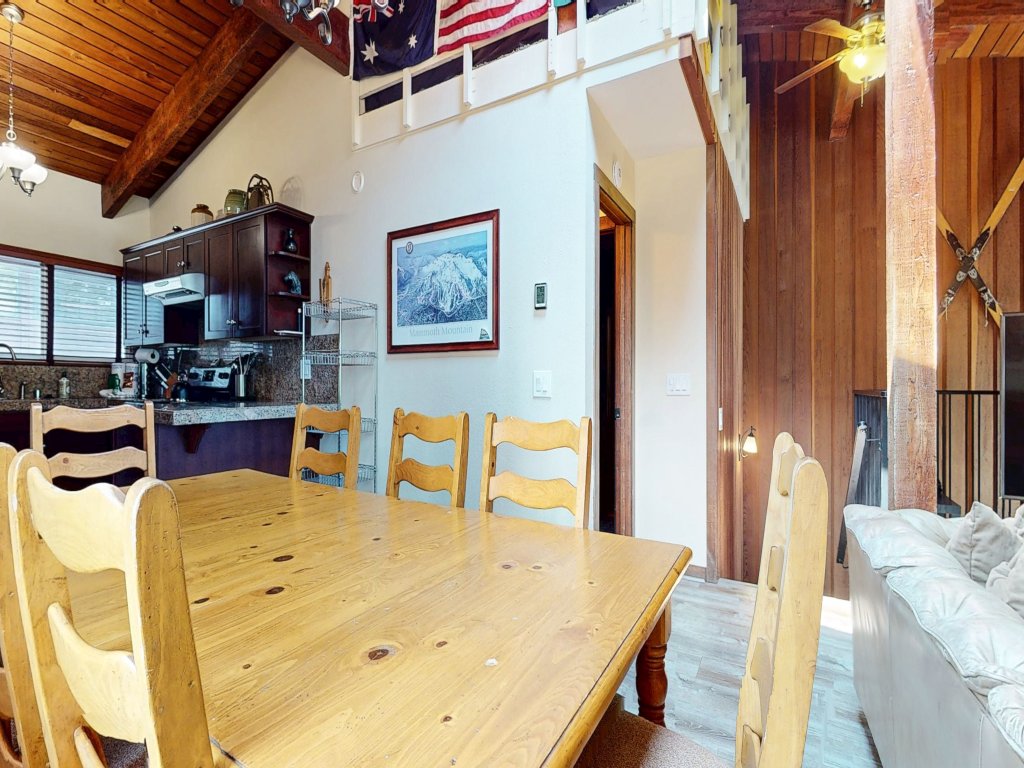 Mammoth Estates 229 Spacious Pet-friendly Mountain Modern Condo with Private Washer Dryer Vacation Rental in Mammoth Lakes - RedAwning