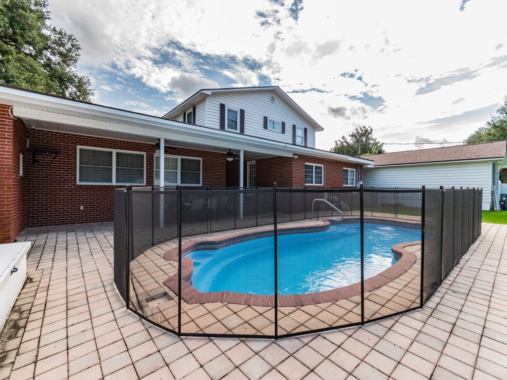 A Large Tropical Estate with 2 Acres of Space in Tampa Bay Vacation Rental in Tampa - RedAwning