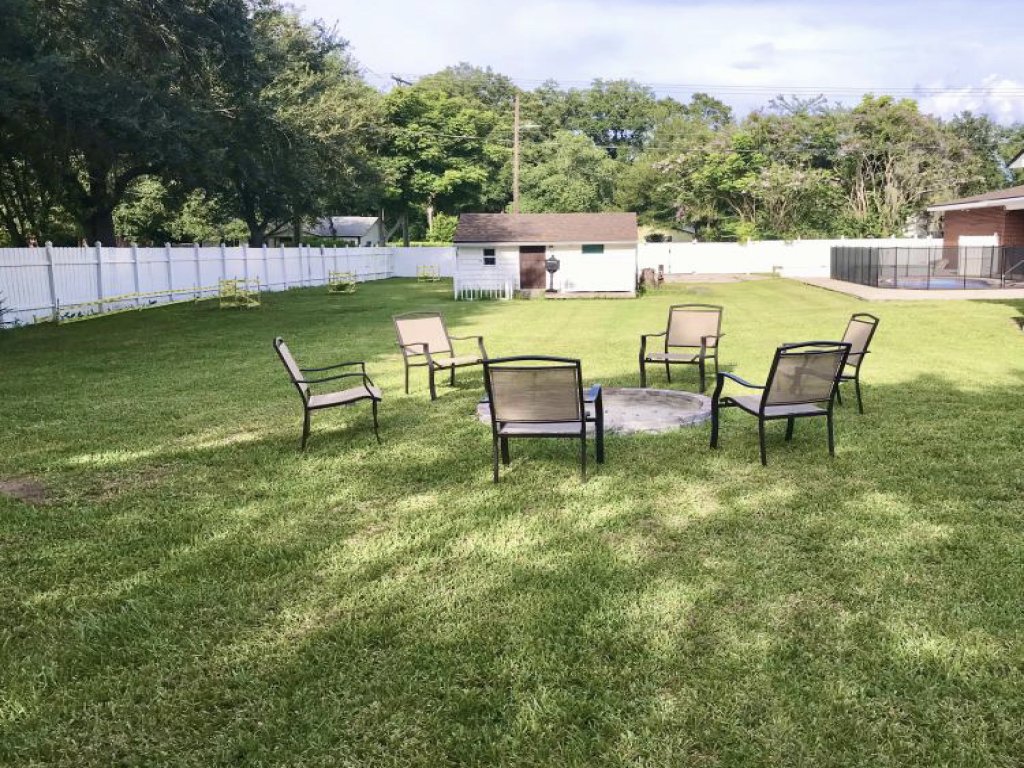 A Large Tropical Estate with 2 Acres of Space in Tampa Bay Vacation Rental in Tampa - RedAwning