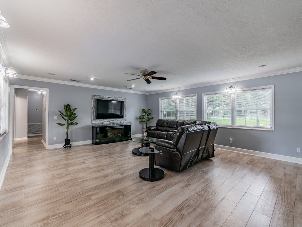 A Large Tropical Estate with 2 Acres of Space in Tampa Bay Vacation Rental in Tampa - RedAwning