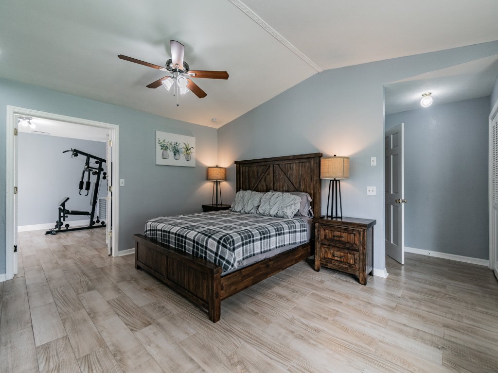A Large Tropical Estate with 2 Acres of Space in Tampa Bay Vacation Rental in Tampa - RedAwning