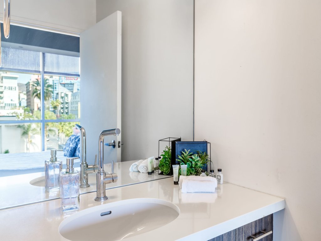 Deluxe Studio in a Glass Walled Building in Hollywood - Amazing View of City Vacation Rental in Los Angeles - RedAwning