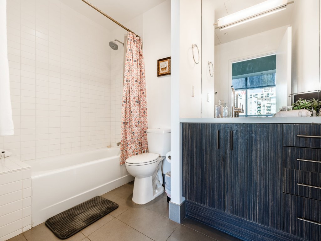 Deluxe Studio in a Glass Walled Building in Hollywood - Amazing View of City Vacation Rental in Los Angeles - RedAwning
