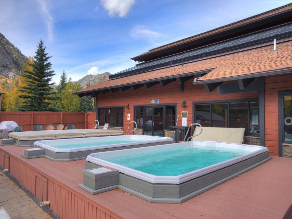 201C Mountain Side 1BR+Loft 1BA Vacation Rental in Colorado - RedAwning