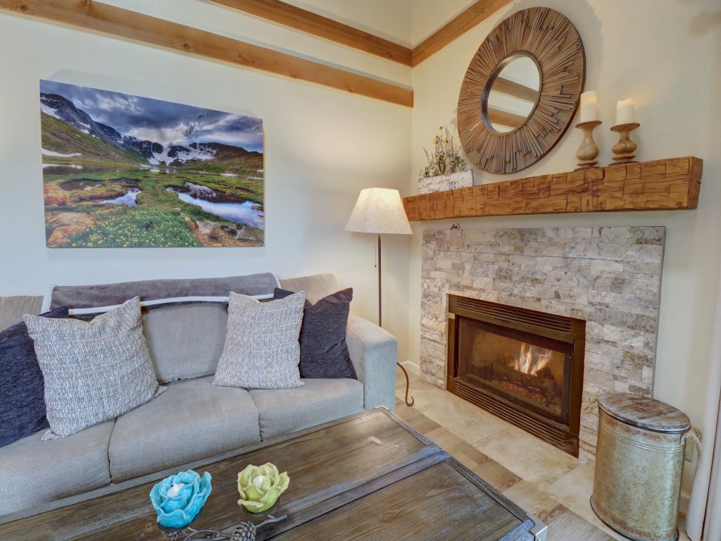 201C Mountain Side 1BR+Loft 1BA Vacation Rental in Colorado - RedAwning