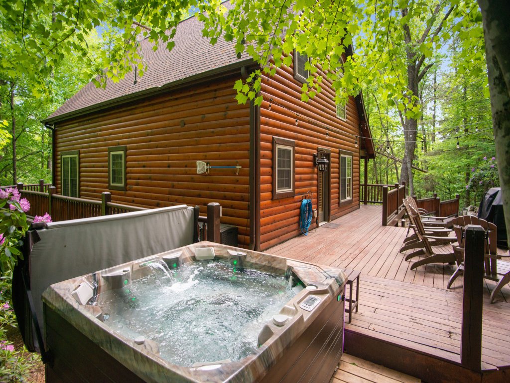 Iron Mountain Lodge On Watauga Lake - Adjacent to Cherokee National Forest Vacation Rental in Butler - RedAwning
