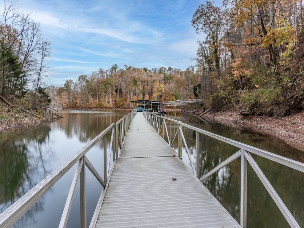 Iron Mountain Lodge On Watauga Lake - Adjacent to Cherokee National Forest Vacation Rental in Butler - RedAwning