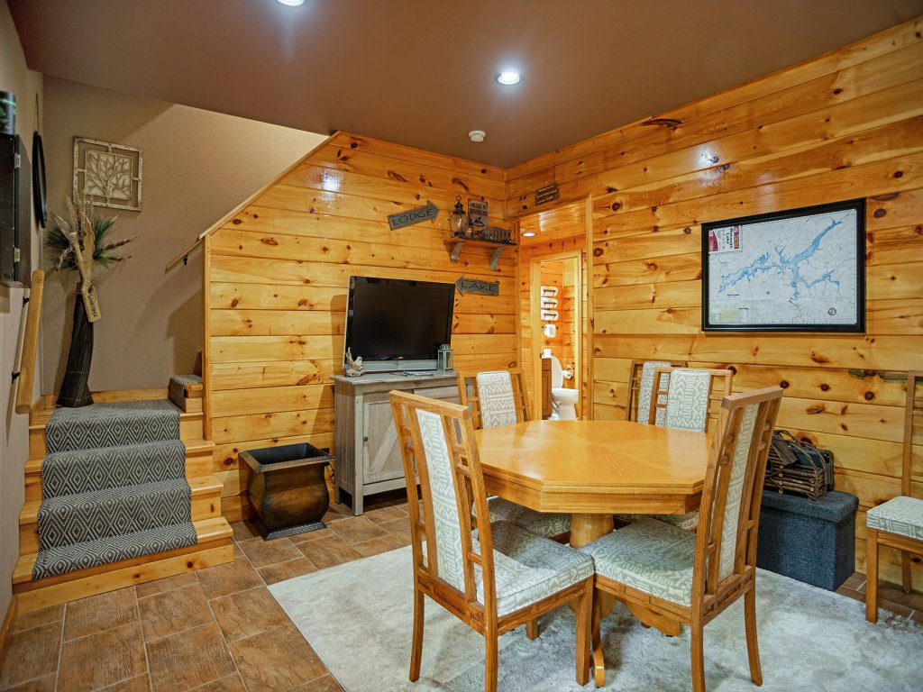 Iron Mountain Lodge On Watauga Lake - Adjacent to Cherokee National Forest Vacation Rental in Butler - RedAwning