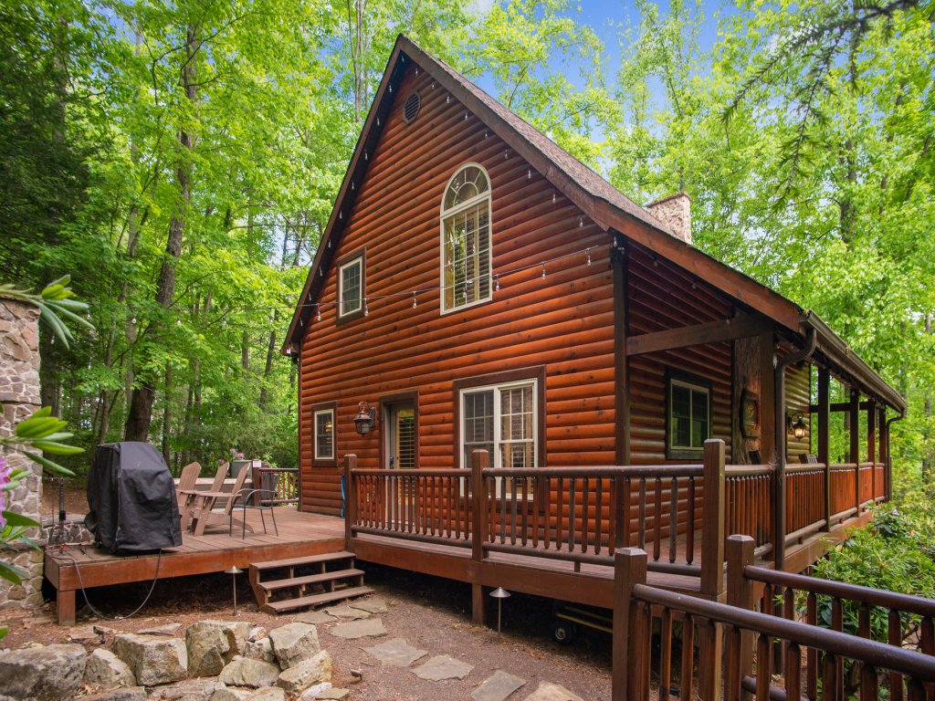 Iron Mountain Lodge On Watauga Lake - Adjacent to Cherokee National Forest Vacation Rental in Butler - RedAwning