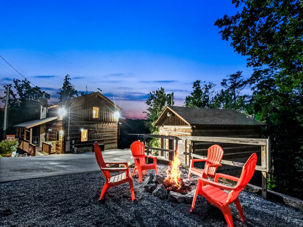 A-Bluff & Beyond Vacation Rental in Sevierville - RedAwning