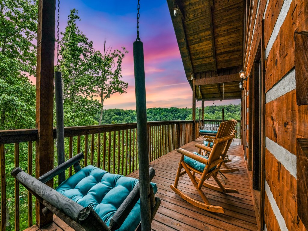 A-Bluff & Beyond Vacation Rental in Sevierville - RedAwning