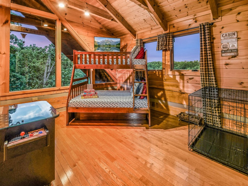 A-Bluff & Beyond Vacation Rental in Sevierville - RedAwning