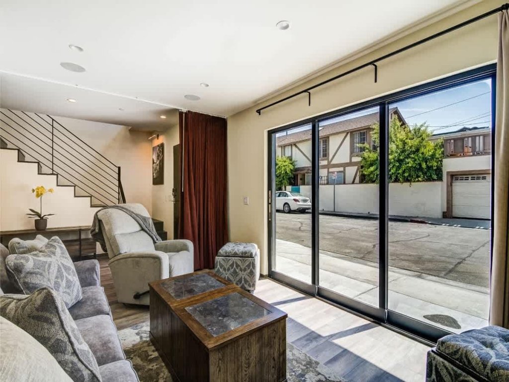 209 9th St | Modern Remodel By The Bay & Beach Vacation Rental in Newport Beach - RedAwning