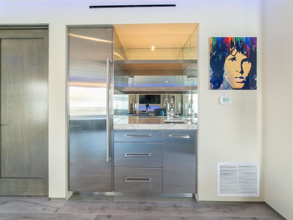 501 E bay | High End Luxury Near The Bay & Beach Vacation Rental in Newport Beach - RedAwning