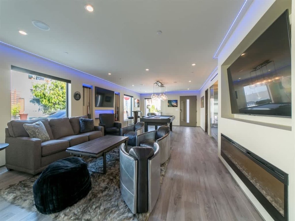501 E bay | High End Luxury Near The Bay & Beach Vacation Rental in Newport Beach - RedAwning